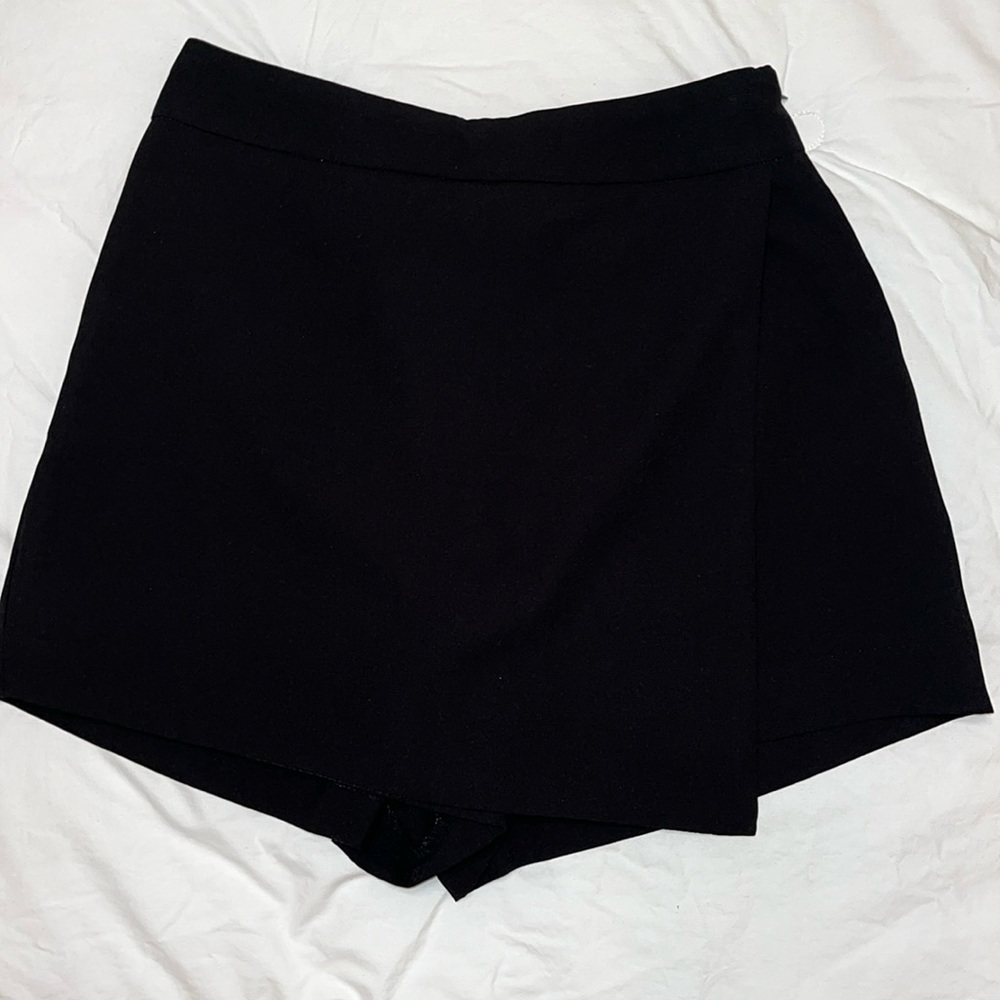 Forever 21 black skort